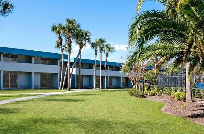 Baymont By Wyndham Intl Speedway I-95 Daytona Beach